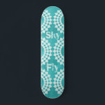 Skate Tipografia Moderna Fly Sky Blue Mandala<br><div class="desc">Quadro de skate azul-mandala,  tipografia moderna do Céu Voador. Quadro de skate legal moderno com padrão azul-céu e mandalas brancas. É um design brilhante inspirado pelas belas cores do céu.</div>