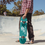 Skate Trendy Monograma Nome Teal Blue Modelo<br><div class="desc">Texto Distante Personalizado Teal Azul Verde Modelo Monograma Nome Adicione Seu Nome Logotipo de Imagem Moderno Elegante Modelo skateboard.</div>