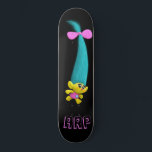 Skate *~* Troll AP89 Iniciais Negra Neon Diversão<br><div class="desc">(Pesquise o código AP89 para itens de Troll e AP88 para itens de tema medieval ) Transferência fácil para outros produtos Zazzle. Skateboard de fundo BLACK. Personalize / Personalize suas INICIAIS / MONOGRAM. Engraçado, Troll de Cabelo Longo. Cores néon brilhantes. Este é um design de Trending Topics popular para alguém...</div>