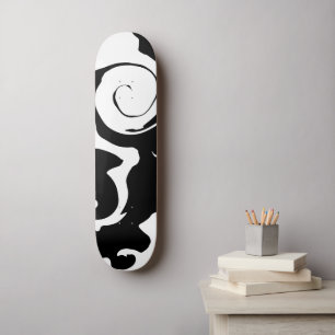 Skate Turbilhão de mármore preto e branco moderno