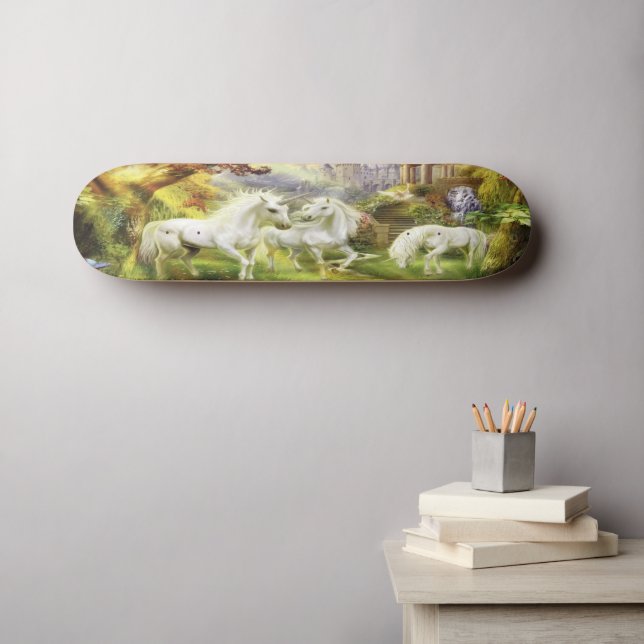 Skate Unicórnios Brancos de Fantasia em Campo (Arte de parede (Horz))