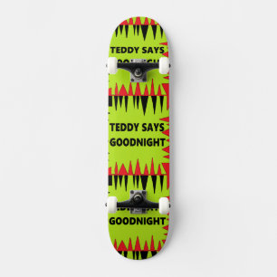 Skate Ursinho diz verde-boa-noite com palavras de logoti