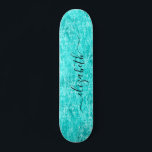 Skate Verde Shiny Mint Personalizado<br><div class="desc">skate feminino personalizado com seu primeiro nome em um roteiro de tendências contra um fundo verde de menta brilhante, </div>