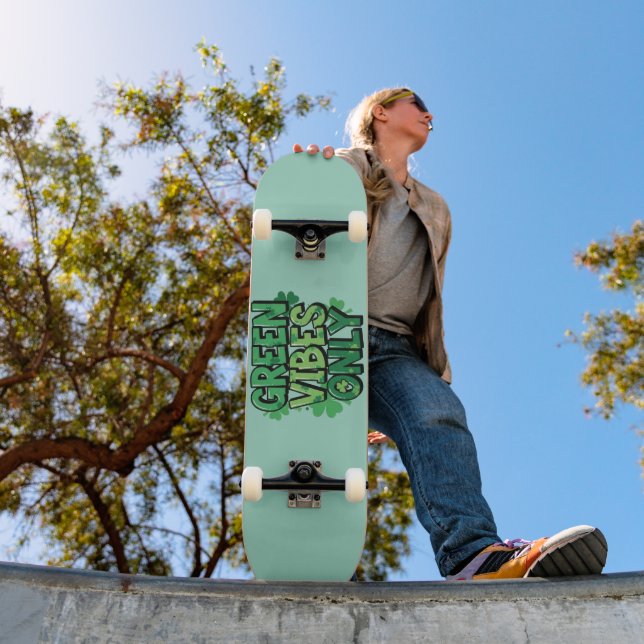 Skate Víblias Verdes Apenas Ruas. Dia de Patrick (Ao ar livre 1)