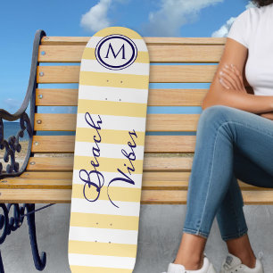 Skate Vibrações de Praia Amarelo Branco Listras Monogram