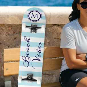 Skate Vibrações de Praia Azul Branco Listrado Monograma 
