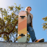 Skate Vintage Retro-Sunset Pastel Strips<br><div class="desc">Traga vibrações suaves para a sua viagem com este baralho de skate inspirado por retroinspiração,  com faixas diagonais arrojadas em pêssego,  coral,  mostarda e verde-sábio. Perfeito para skatistas que amam paletas coloridas antigas,  tons quentes e design minimalista. Ideal para adolescentes,  estudantes universitários e almas nostálgicas que skate com estilo.</div>