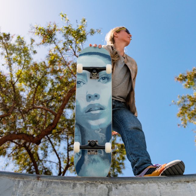 Skate "Woman in Blue" (Ao ar livre 1)