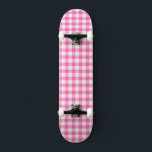 Skate Xadrez de Cottagecore Rosa Gingham<br><div class="desc">Moderna tendência de piquenique primavera,  com padrão de tartan de xadrez gingham em cores rosa-quente e branco.</div>