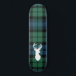 Skate Xadrez personalizada do Tartan Christmas Clan Camp<br><div class="desc">Xadrez de tartan do clã bonito Campbell,  com silhueta de veados e clã Campbell tartan em verde e azul.</div>