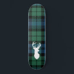 Skate Xadrez personalizada do Tartan Christmas Clan Camp<br><div class="desc">Xadrez de tartan do clã bonito Campbell,  com silhueta de veados e clã Campbell tartan em verde e azul.</div>