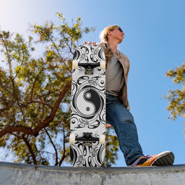 Skate Yin & Yang Symbol Black and White Tattoo Style (Ao ar livre 1)