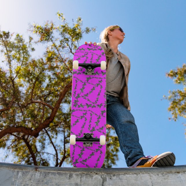 Skate Zebra roxa selvagem moderna (Ao ar livre 1)
