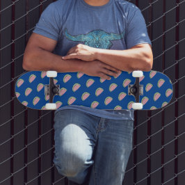 Skateboard Azul com Padrão de Melancia Rabiscado