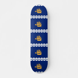 Skateboard com a bandeira de Quebec City, Canadá
