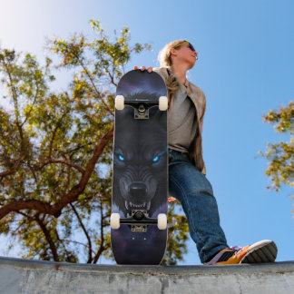 Skateboard com cabeça de lobo preto rosnando