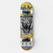 SKATEBOARD COM TIGER JAPONÊS E NUVENS AMARELAS