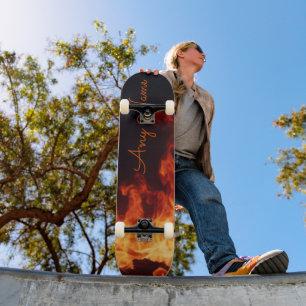 Skateboard Personalizado com Desenho de Chamas