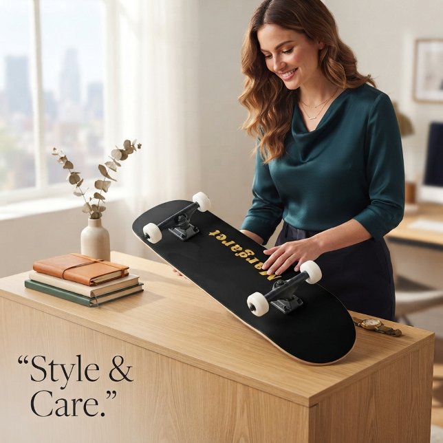 Skateboard Preto Sólido com Seu Nome com Estilo (Solid Black Skateboard with Your Name in Style)