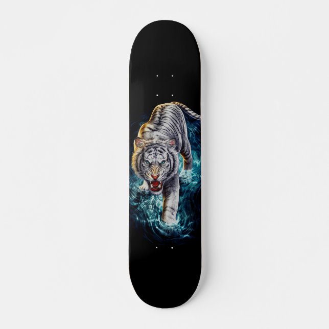 Skateboard Tigre agresivo de noche en el agua  (Frente)
