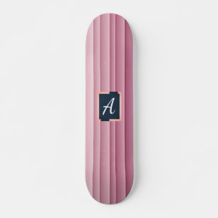 Skateboard Vertical com Gradiente Rosa e Monograma