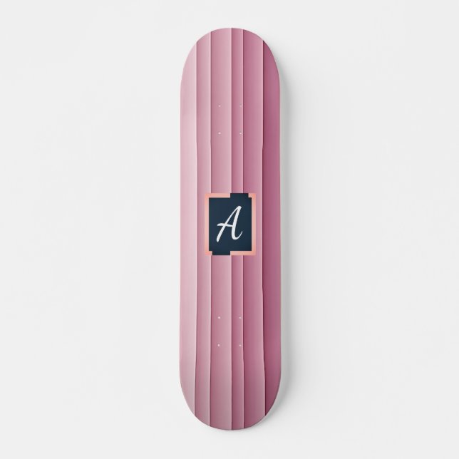 Skateboard Vertical com Gradiente Rosa e Monograma (Frente)