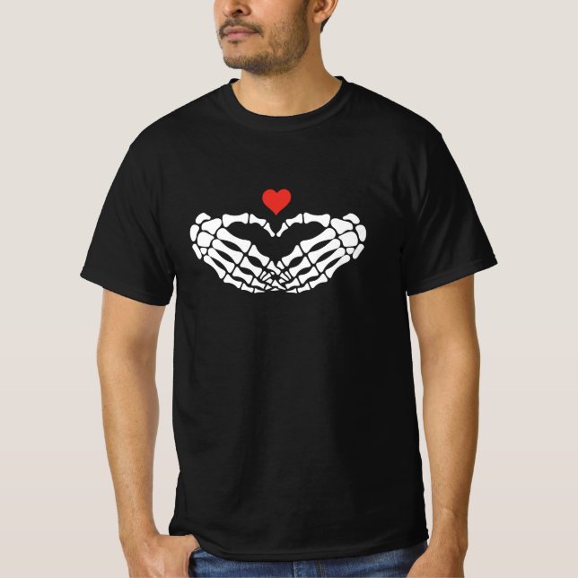 Skeleton Heart Hands Graphic T-Shirt (Frente)