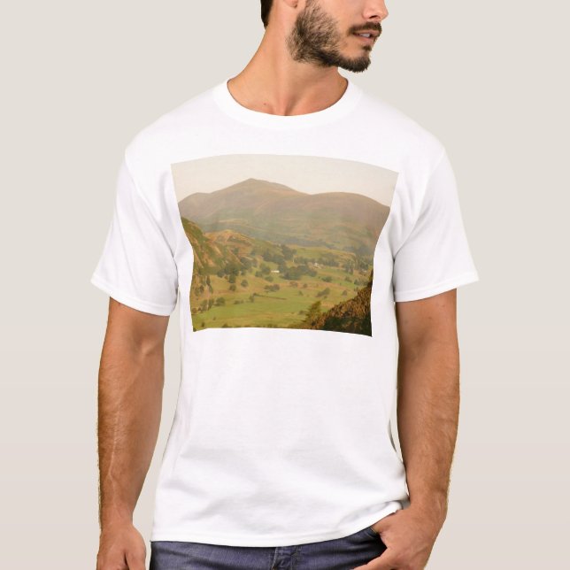 Skiddaw e St John no t-shirt do vale (Frente)