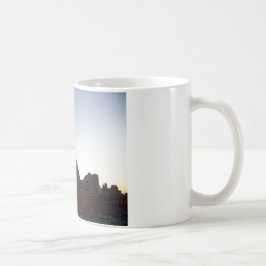 Skyline de Detroit na caneca do crepúsculo