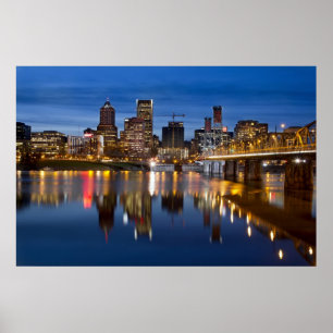 Skyline de Portland Oregon no poster azul da hora