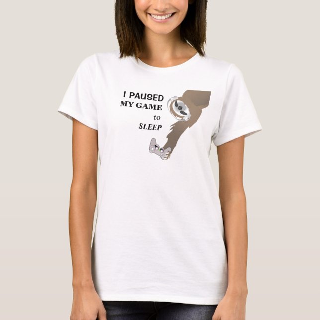 Sleeping Sloth with Game Controller T-Shirt (Frente)