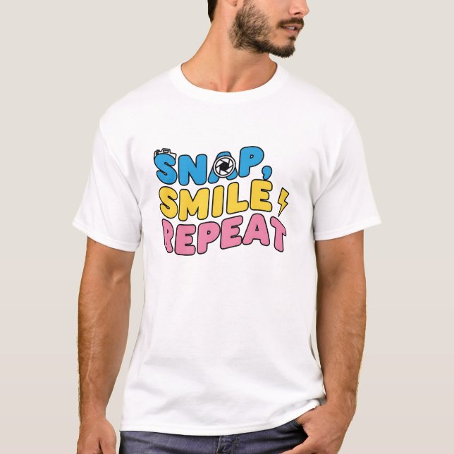 Snap, Smile, Repeat – Funny Photographer T-Shirt (Frente)