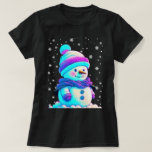 Snowman Retro Christmas T-Shirt<br><div class="desc">Que esta camiseta de Natal seja uma canvas para o seu espírito de Natal. Vista isso a festas de escritório, reuniões familiares ou enquanto bebe cacau quente pela lareira. Esta camisa foi projetada para começar a conversa, espalhando a alegria e a maravilha da estação com cada sorriso que eles trazem....</div>