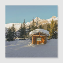Snowy Serenity: Lago Louise e o Monte Majestoso
