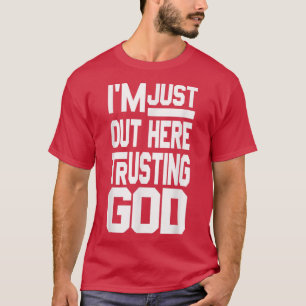 Só estou aqui confiando em Deus T-Shirt
