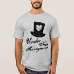 Sob a camisa nova do manament t para o homem de<br><div class="desc">Sob a camisa nova do manament t para o homem de recem casados. Humor o T para o despedida de solteiro ou o honeymooner da noite do veado. Design engraçado com tophat do casamento e coração sujo. Texto e cores de Personalizable. Tema do humor do casamento. Marido condenado do noivo....</div>