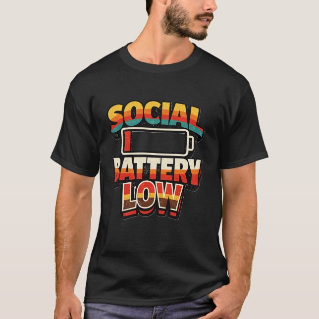 Social Battery Low Funny Introvert Humor T-Shirt (Frente)