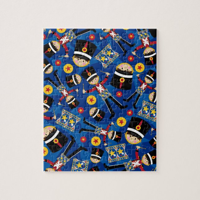 Soldado do Nutcracker que joga o quebra-cabeça de (Vertical)