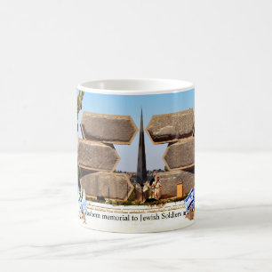 Soldados judaicos de Yad Vashem e caneca de café