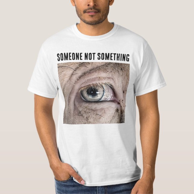 SOMEONE NOT SOMETHING PIG LOVER T-Shirt (Frente)