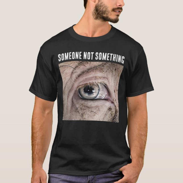 SOMEONE NOT SOMETHING PIG VEGAN T-Shirt (Frente)