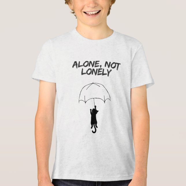 Sozinho, Não Solitário – Camiseta de Gato com Cita (Frente)