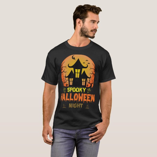 Spooky Halloween Night . Trendy Halloween t-shirt  (Frente Completa)