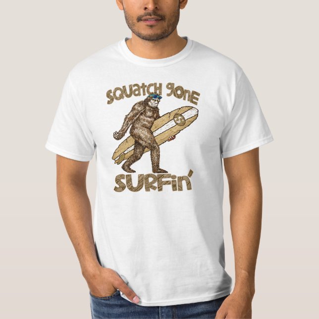 Squatchin? Squatch ido surfar o t-shirt (Frente)