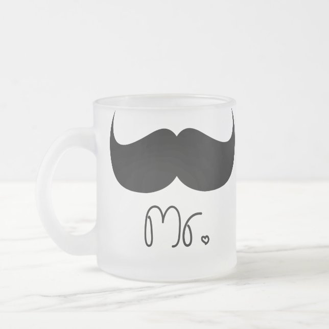 Sr. Bigode Caneca (Esquerda)
