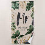 Sr. folha tropical e toalha de praia de tipografia<br><div class="desc">A tipografia moderna e o presente de casamento de chá botânico de folha tropical do solteiro. Com espaço para nome e data.</div>