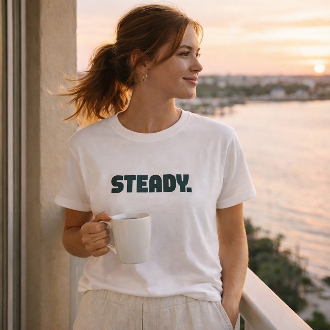 Steady Minimal Typography T-Shirt (Criador carregado)