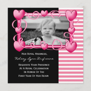 Sua Alteza Real com Convite de Aniversário Fotográ