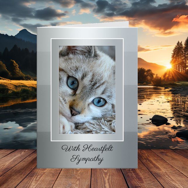 Sua Cinza Elegante Fotográfica Cartão de condolênc (An elegant gray striped sympathy card for a cat (or other pet) featuring your own cat photo)