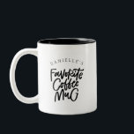 Sua Xícara de café favorita<br><div class="desc">Nunca há canecas de café suficientes,  mas sempre há um favorito! A frente da caneca tem espaço para um nome acima da letra da mão "caneca de café favorita". O verso ou verso da caneca tem uma pequena ilustração com espaço para uma primeira caneca.</div>